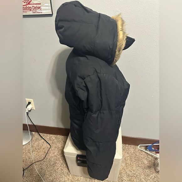 Columbia Women’s Medium Puffer Jacket with Faux Fur Lined Hood - Picture 4 of 5